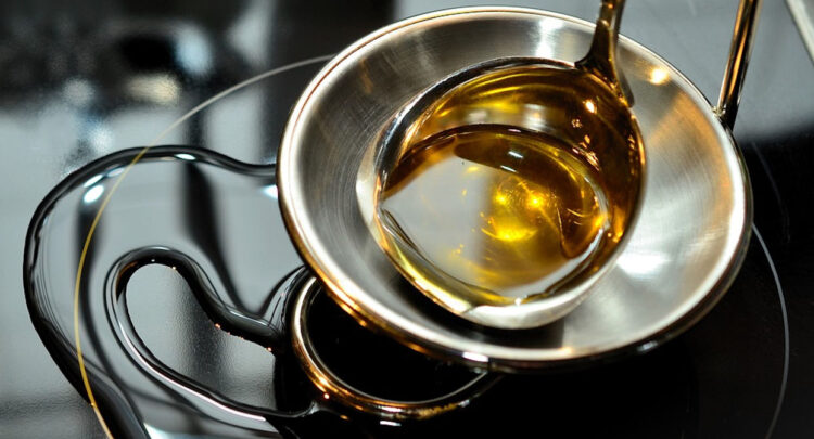 Bere un cucchiaino di olio di oliva al giorno fa bene alla salute