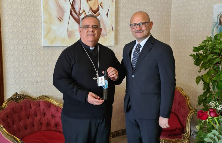 Ragusa, l’ampolla con l’olio degli ulivi del Giardino della memoria di Capaci