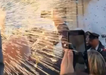 Petardo esplode tra la folla: tragedia sfiorata nel Ragusano