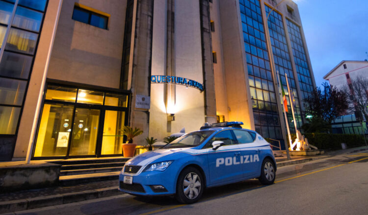 Ragusa, straniero con droga nel centro storico: denunciato