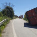 Tragedia sfiorata a Pozzallo: tir perde container in strada