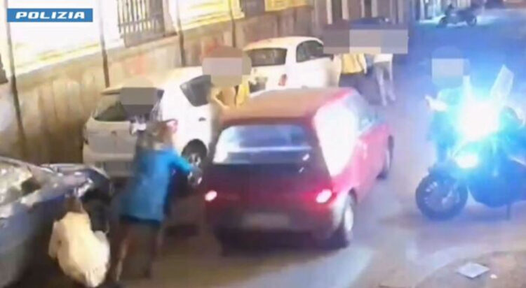 Scippatore in auto assalta 2 donne a Catania: arrestato
