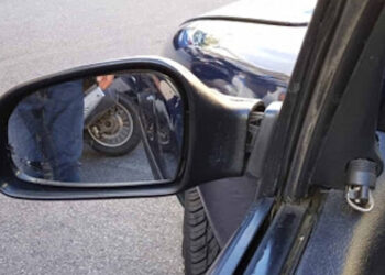 Truffa dello specchietto a Ragusa: presi 2 camminanti di Noto con una Panda bianca