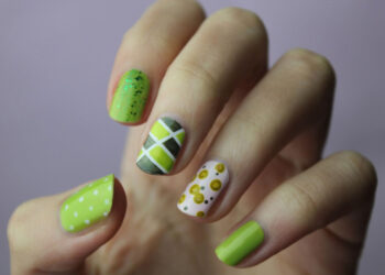 Unghie Primavera-Estate 2024: tendenze e colori