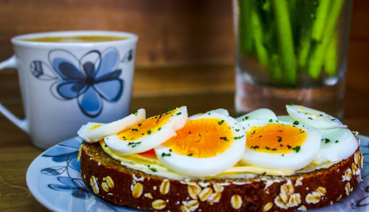 Dieta con riso e uova sode: si dimagrisce davvero?