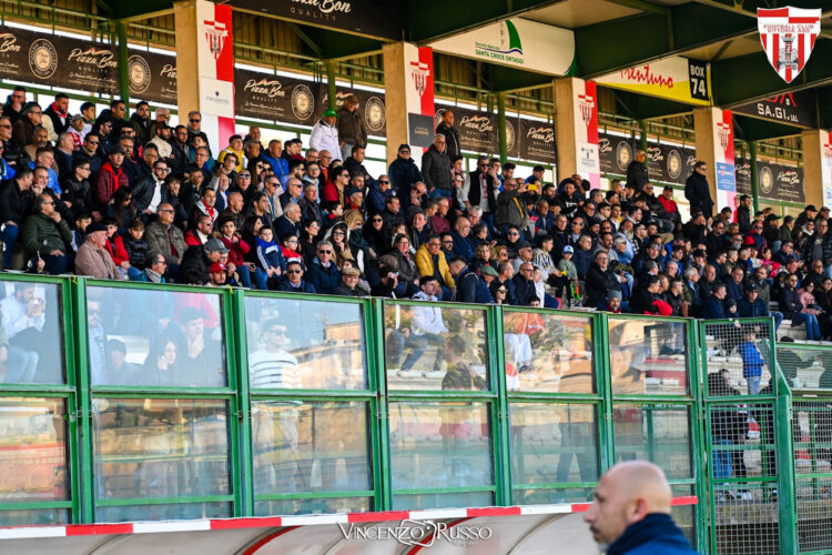 Giornata Biancorossa per la partita Vittoria-Avola