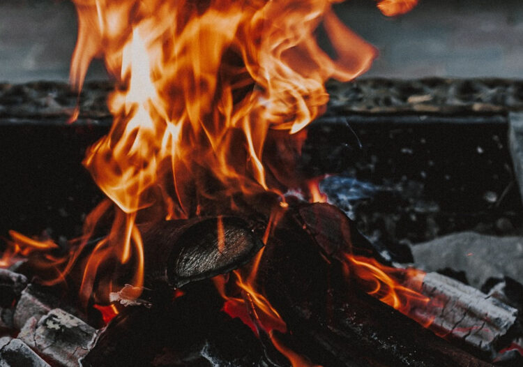 Bimba di 3 anni ustionata da una fiammata del barbecue