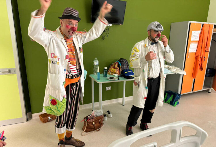 I clown dottori di “Ci ridiamo su”... portatori di “gioia” negli ospedali di Ragusa, Vittoria e Modica
