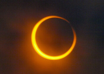 Eclissi solare totale 2024: l'8 aprile è caccia al Sole nero