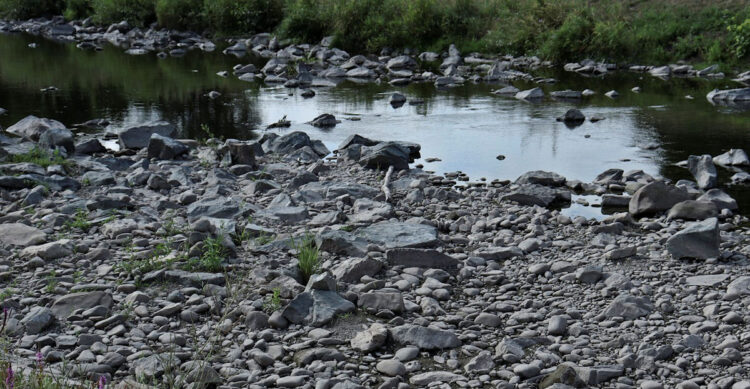 Emergenza idrica in Sicilia: riparazione urgente delle paratie sul fiume Simeto
