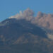 Etna, forte esplosione e nube di cenere dal cratere Bocca nuova dopo gli anelli di vapore