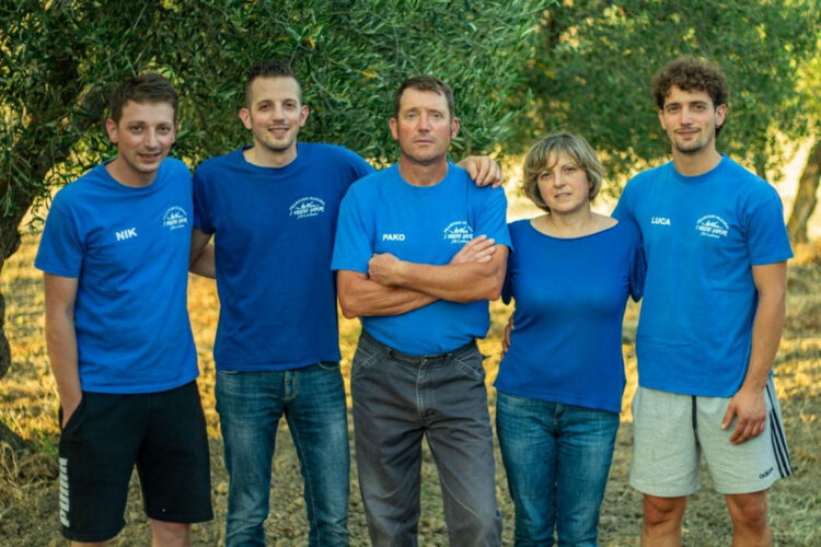 La straordinaria storia dei fratelli Carbone: senza soldi e con sacrifici aprono un frantoio