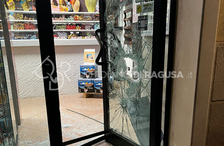 Furto con scasso nella notte a Comiso