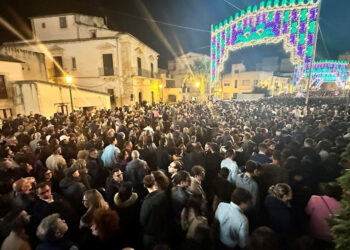 Trionfo del Gioia a Scicli: tutti a cantare la canzone di Vinicio Capossela