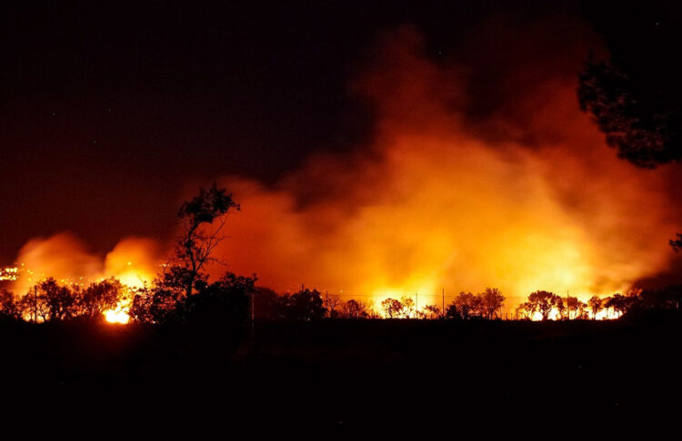 Ragusa, brucia la pineta di Randello
