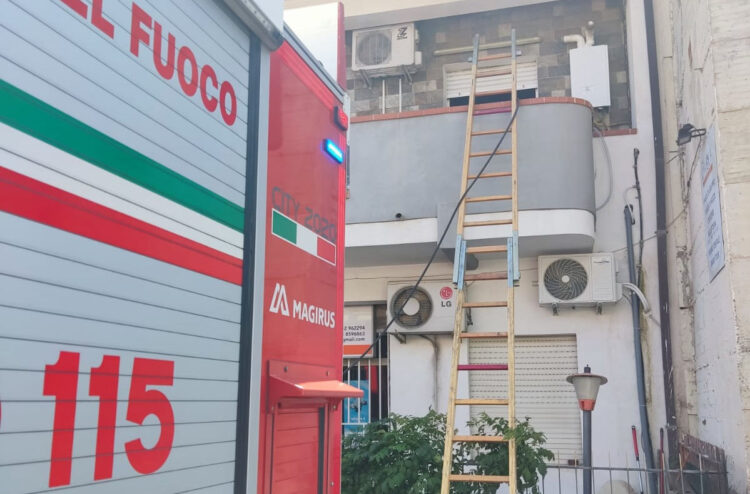 Incendio in un'abitazione a Comiso: nessun ferito