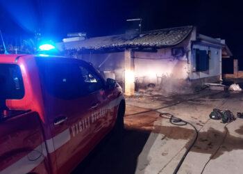 Incendiata la villetta di un noto chirurgo a Pezza Filippa tra Cava d'Aliga e Donnalucata
