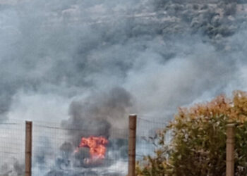 Grosso incendio a Lodderi, periferia di Scicli