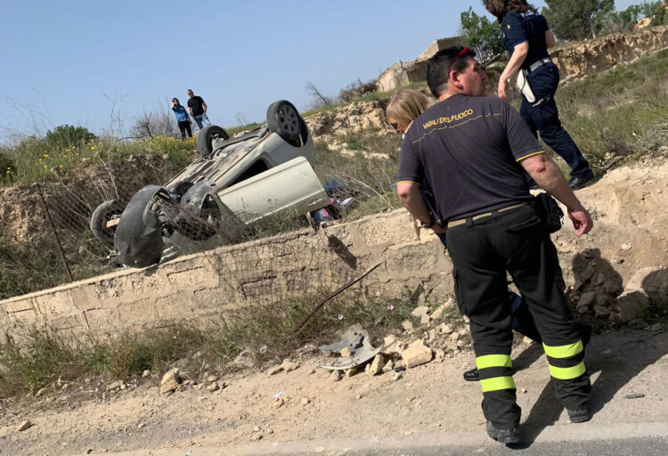 Incidente stradale a Pasquetta sulla Comiso-Vittoria: auto fuori strada