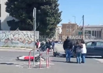 Incidente Modica, scontro auto-moto: ragazzo in ospedale