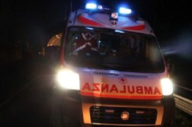 Incidente, scontro tra auto a Palermo: 2 feriti