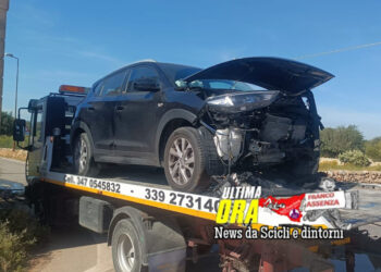 Incidente sulla Scicli-Sampieri: scontro tra auto, una in fuga