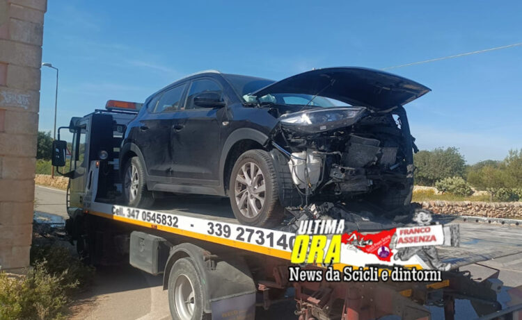 Incidente sulla Scicli-Sampieri: scontro tra auto, una in fuga