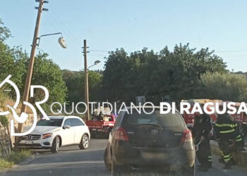 Scicli, incidente sulle curve della Spana: auto contro palo