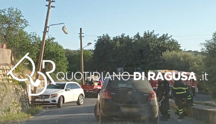 Scicli, incidente sulle curve della Spana: auto contro palo