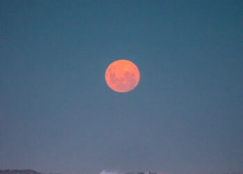 Luna Rosa, baci stellari, stelle cadenti ed eclissi totale di Sole: gli eventi spettacolari di aprile 2024