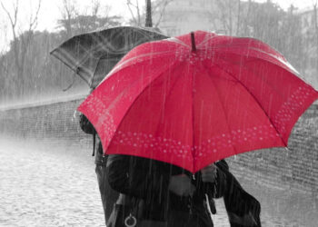 Maltempo, ancora freddo e pioggia: 25 aprile e 1 maggio con l'ombrello