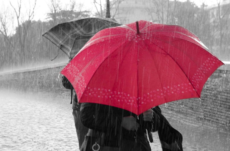 Maltempo, ancora freddo e pioggia: 25 aprile e 1 maggio con l'ombrello