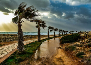 Meteo, freddo artico e piogge per il ponte del 25 aprile: ecco dove e quando