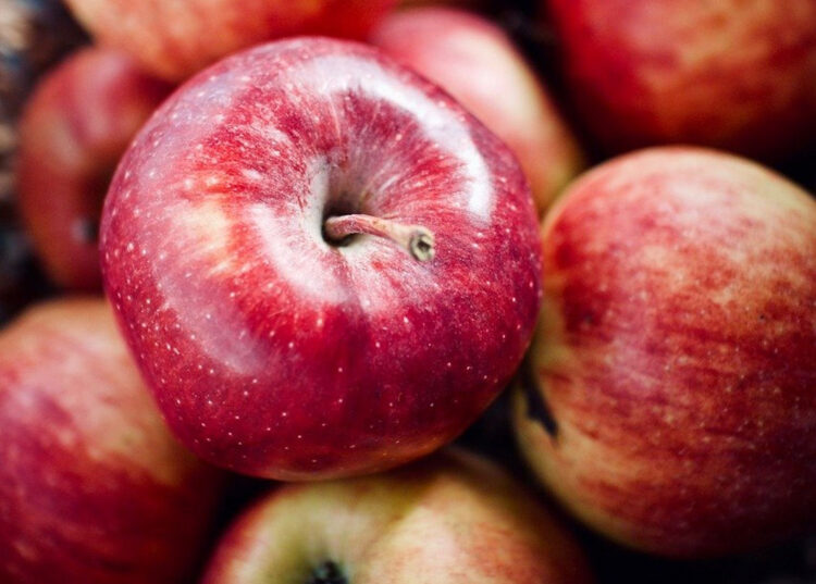 Il potere della mela: il frutto dei capelli