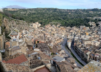 Modica: si gira uno spot pubblicitario di una nota casa automobilistica