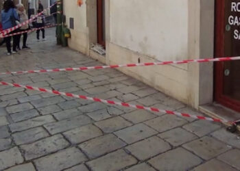 Cornicione colpisce due coniugi durante festa di San Giorgio a Modica
