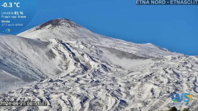 25 aprile, neve sull'Etna