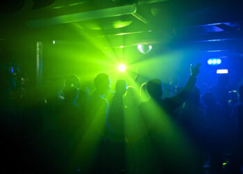 Balli non autorizzati a Pasquetta: Polizia a Marina di Ragusa e Sampieri