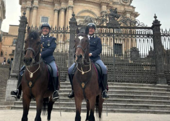 Polizia di Stato Ragusa, reparto a cavallo pattuglia Villa Margherita e i Giardini Iblei