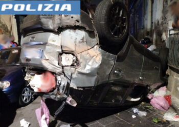 Ha 77 mila euro in auto, scappa e cappotta: arrestato