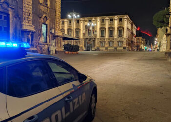 Picchia la fidanzata e poi spacca il naso a un poliziotto: rimesso in libertà
