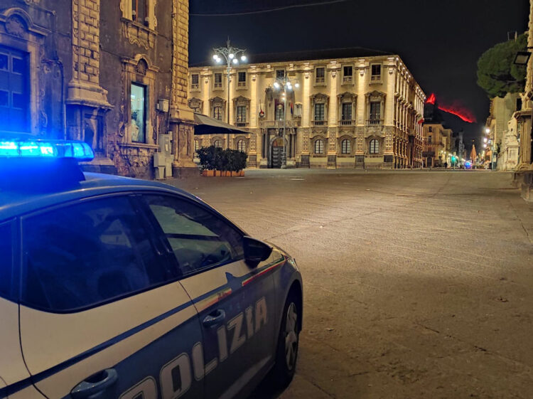 Picchia la fidanzata e poi spacca il naso a un poliziotto: rimesso in libertà