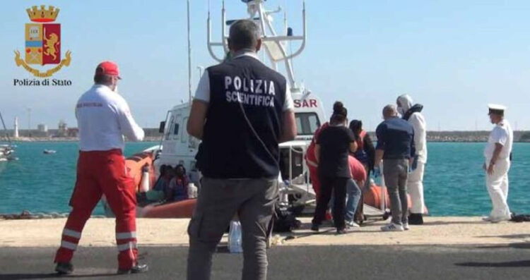 Ragusa, scafista egiziano in stato di fermo