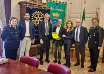 Il Rotary Club dona defibrillatore alla Polizia Locale di Ragusa
