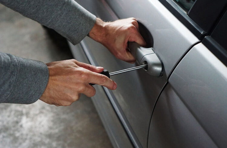 Vittoria, rubano autovettura: arrestati due vittoriesi