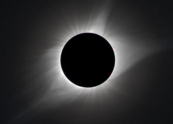 Eclissi solare totale 2024, 4 minuti di Sole nero: dove sarà visibile l'allineamento perfetto?