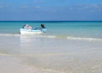 Scopri la spiaggia più candida della Sicilia: Acquacalda, un vero gioiello da non perdere