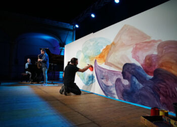 Dialogo surreale tra Corto Maltese e Irene of Boston a Modica