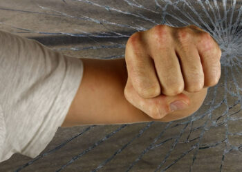 Uomo violento a Vittoria: scatta misura cautelare