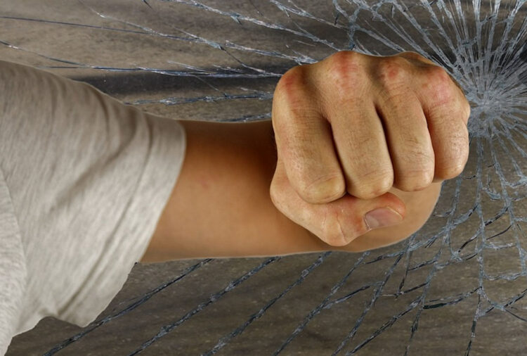 Uomo violento a Vittoria: scatta misura cautelare